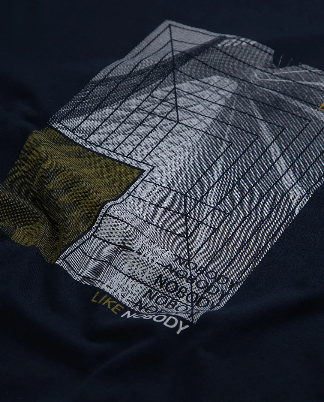 تی‌شرت زنانه