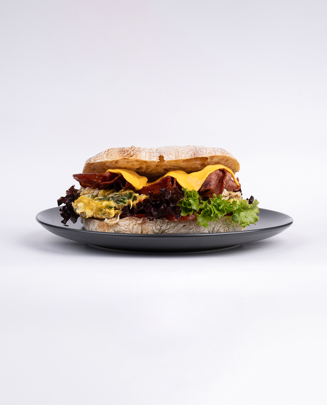 چاباتا ژامبون بوقلمون و تخم‌مرغ